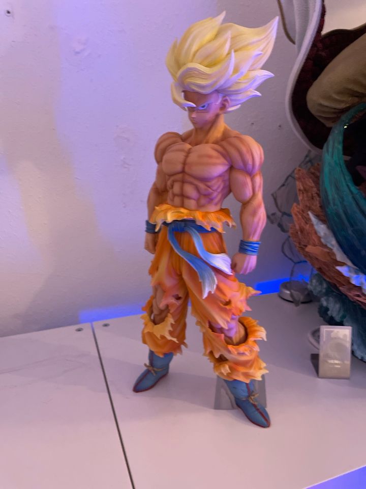 DBZ SSJ Son Goku - 44 cm Statue in Daun