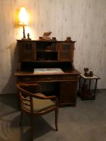 Antik Schreibtisch mit Stuhl und Deko Sachsen - Chemnitz Vorschau