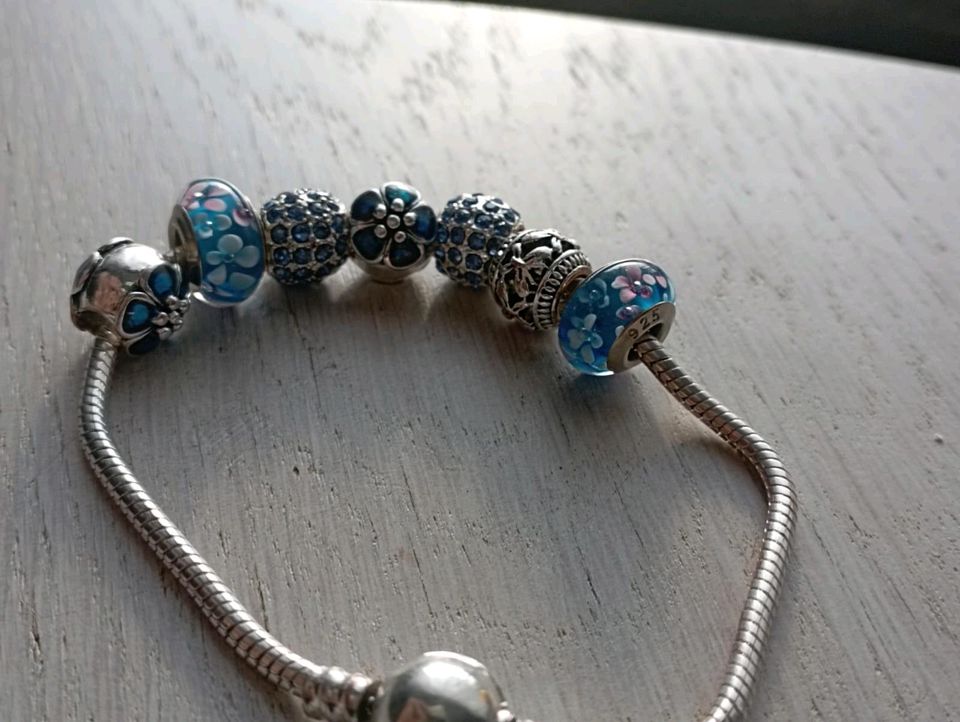 Armband mit Charms in Horka