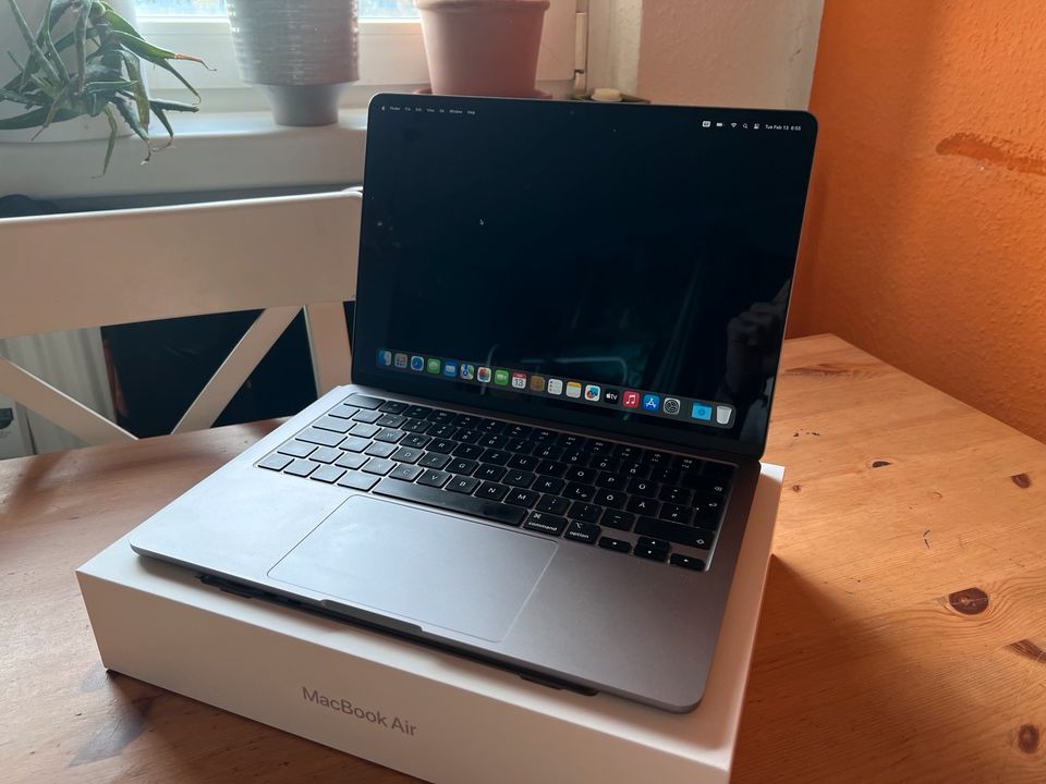 MacBook Air Laptop 2023 mit M2 Chip in Berlin