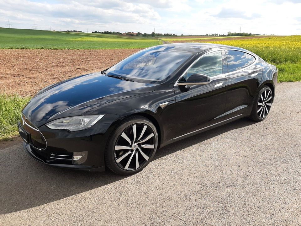 Tesla Model S 85 - Free Supercharging in Hofbieber