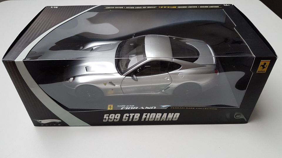 Ferrari 1/18 Hot Wheels Elite Modellautos in Krefeld