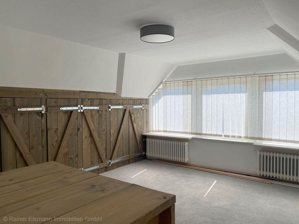 Elten: Vermietetes, attraktives Zweifamilienhaus - ideal für Kapitalanleger in Emmerich am Rhein
