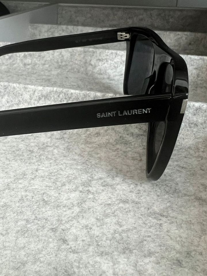 Saint Laurent SL1/F001 schwarz Sonnenbrille in Fürth