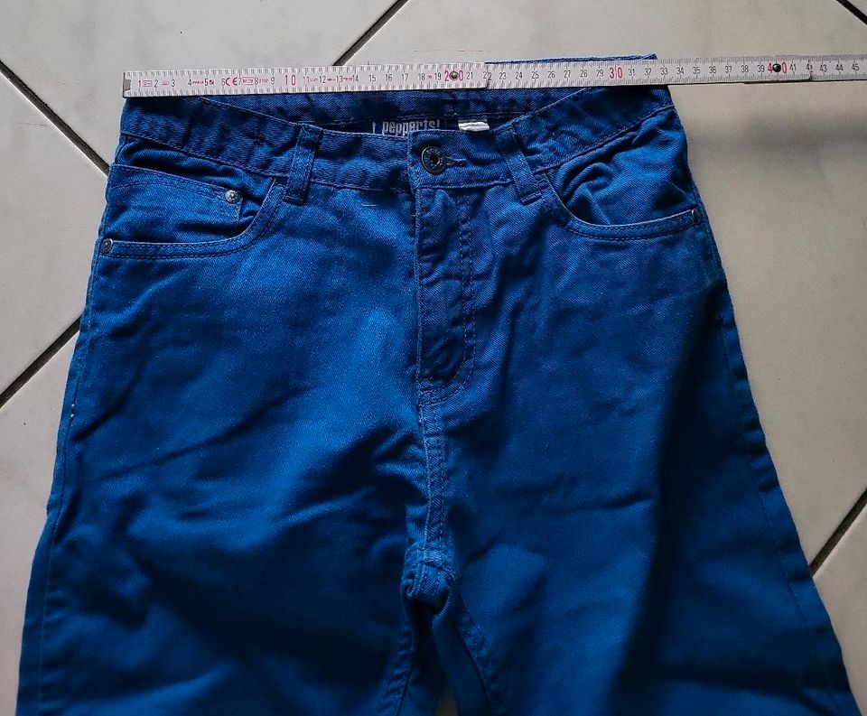 Kinder Hose blau Gr. 152 mit Reißverschluss und Gürtelschlaufen in Schmitten