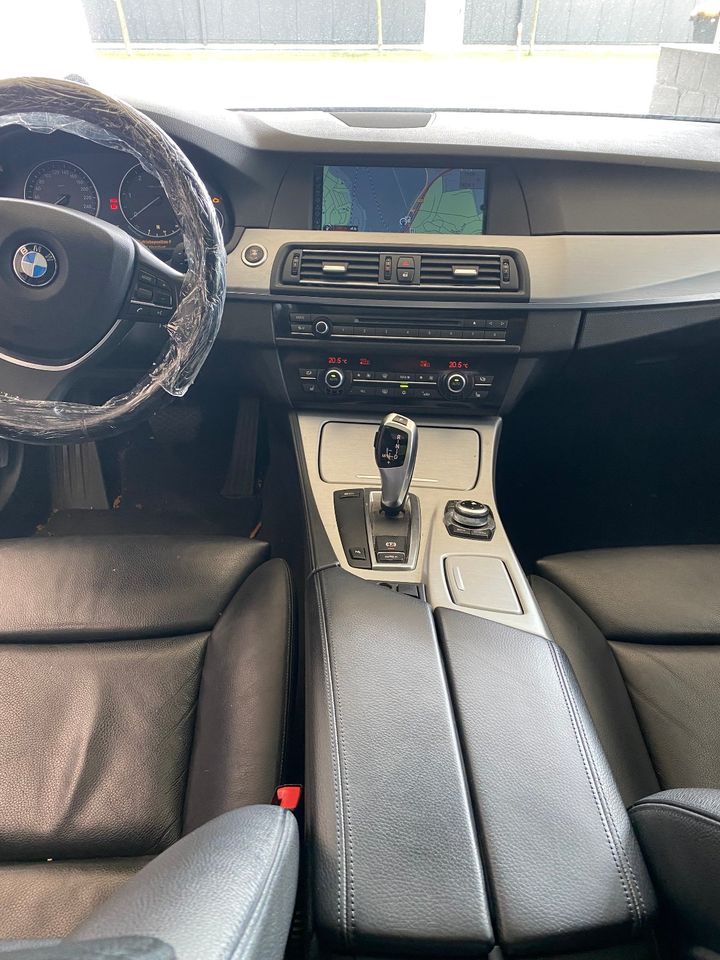 BMW 530D AUT.HEAD-UP.LEDER-SP.NAVI-PR.PANORAMA.MEMORY.XENON.AHK in Hilden