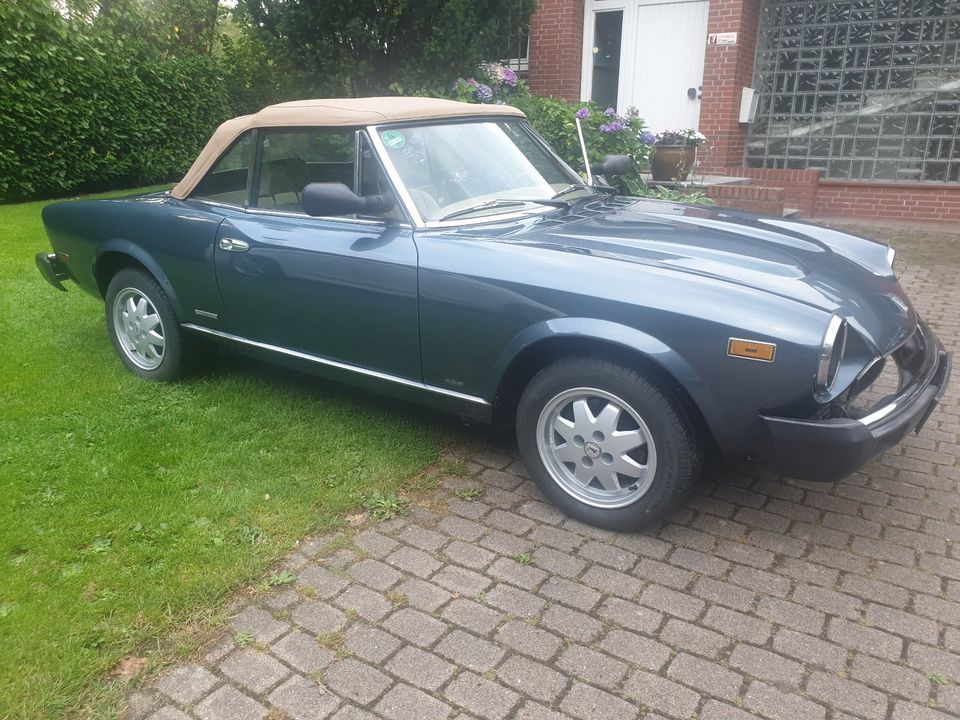 Fiat 124 Spider Pininfarina in Hamburg