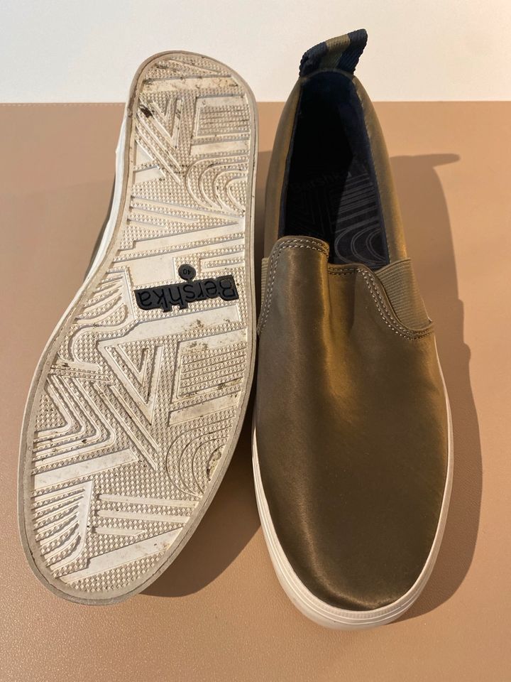 Bershka Damenschuhe „Slipper“ Gr. 40, olivgrün, Satin in Oldenburg