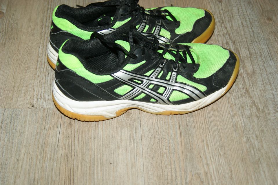 Sportschuhe von adics in der Gr. 37 Buben in Scheyern