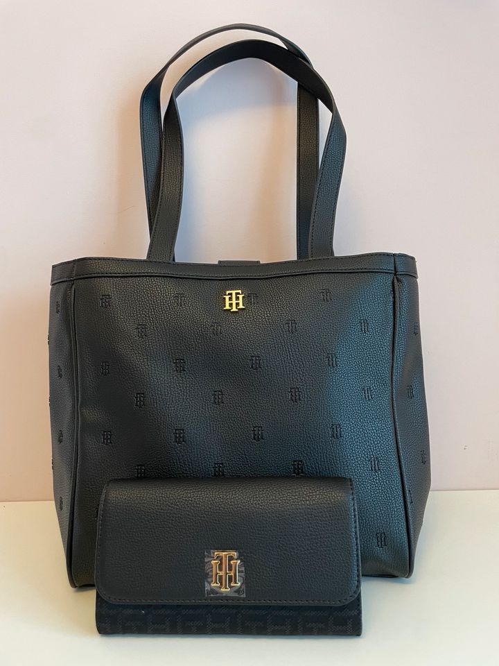 Tommy Hilfiger Tasche mit Geldbörse in schwarz nagelneu in Dortmund