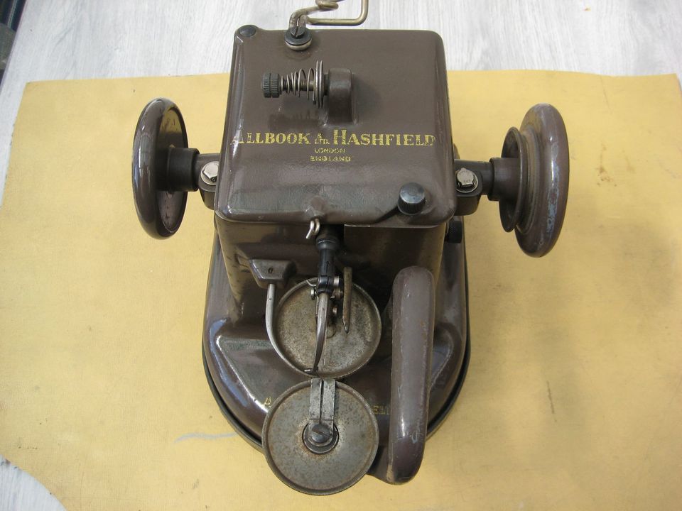 Allbook Hashfield Pelz und Leder Nähmaschine Maschine in Herborn