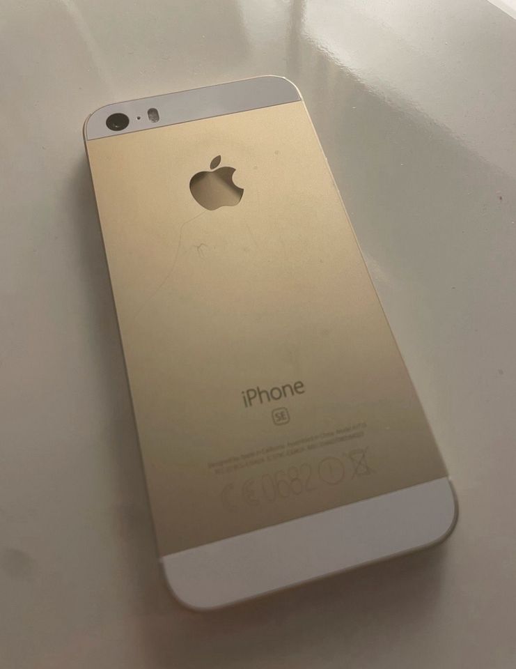 Apple iPhone SE Gold in Bad Homburg