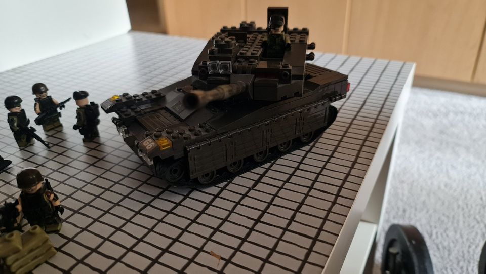 Klemmbausteine Militär mit Panzer in Hannover