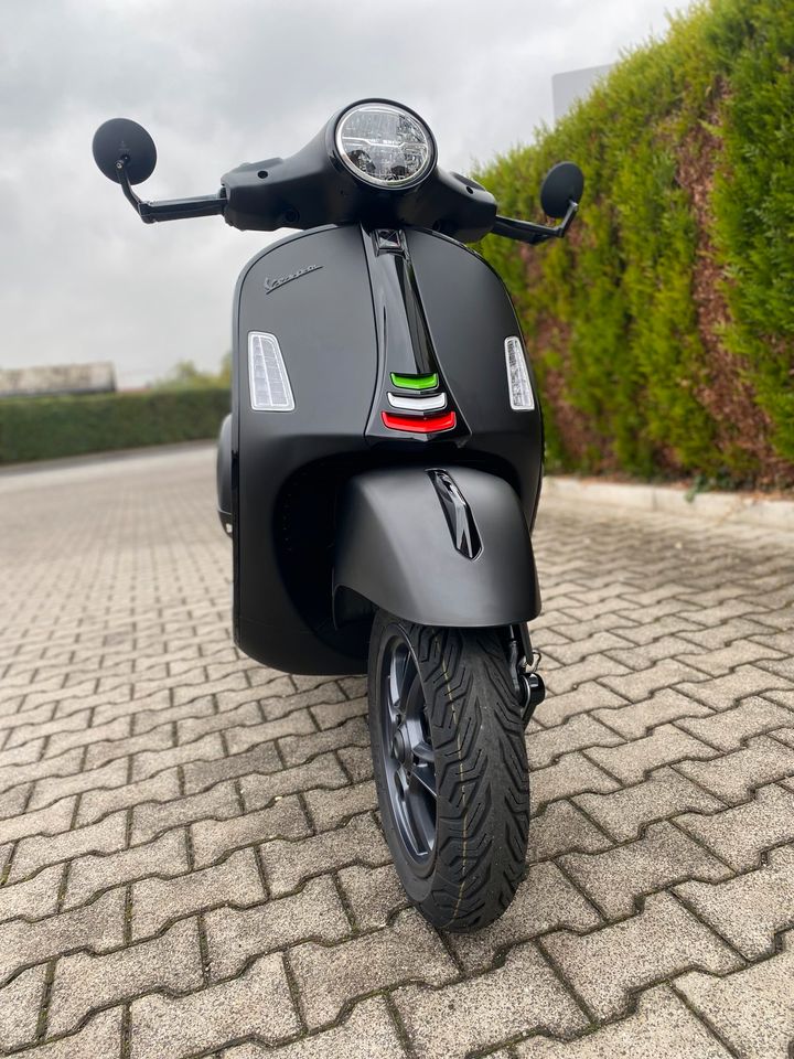 Vespa GTS HPE 125 SuperSport RST NOTTE  ITALY   TWM in Eschborn