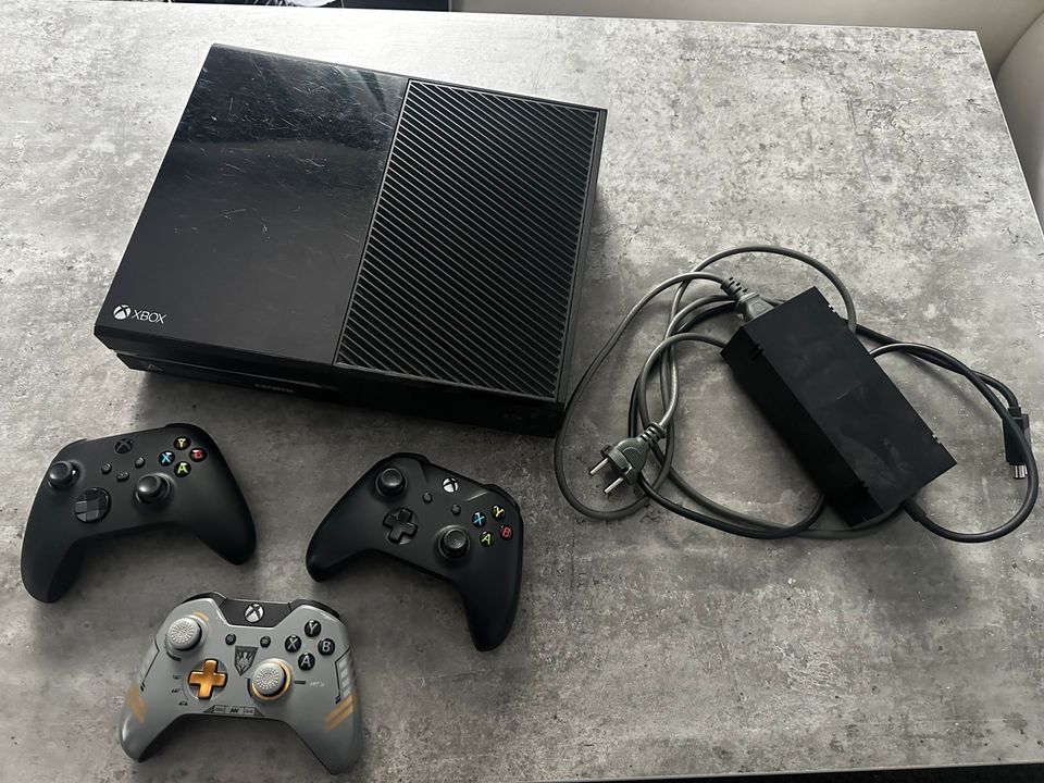 Xbox One + 3 Controller in Zehdenick