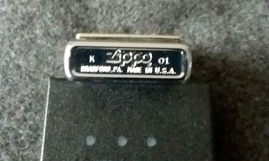 Zippo "Dunkelrot/Silber" in Königsbronn