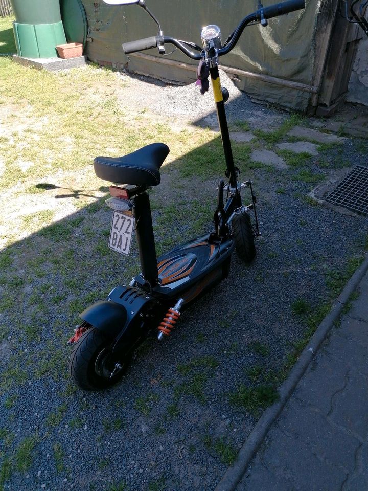 E-scooter Roller in Schönfels Gem Lichtentanne
