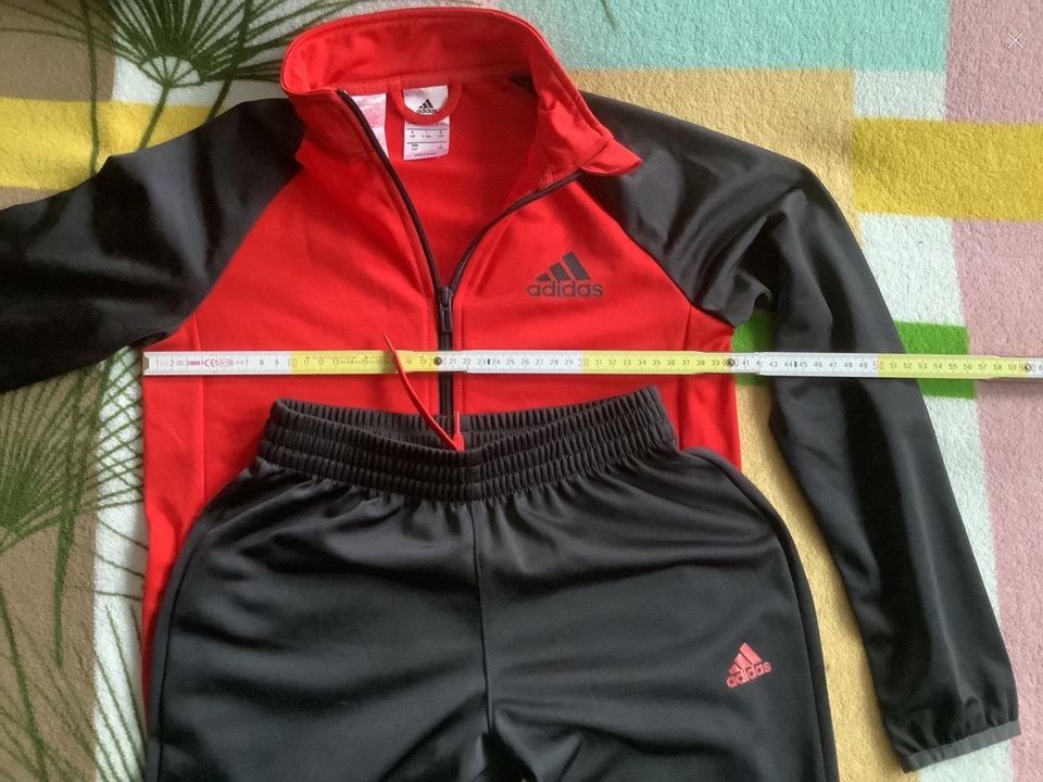 Adidas Sport Anzug Gr. 140 in Stutensee