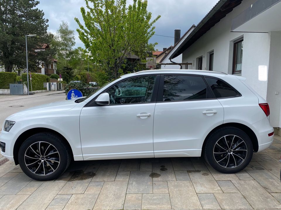 Audi Q5 2,0 TDI, Navi, Leder, Panorama, 8fach bereift, TÜV NEU!!! in München