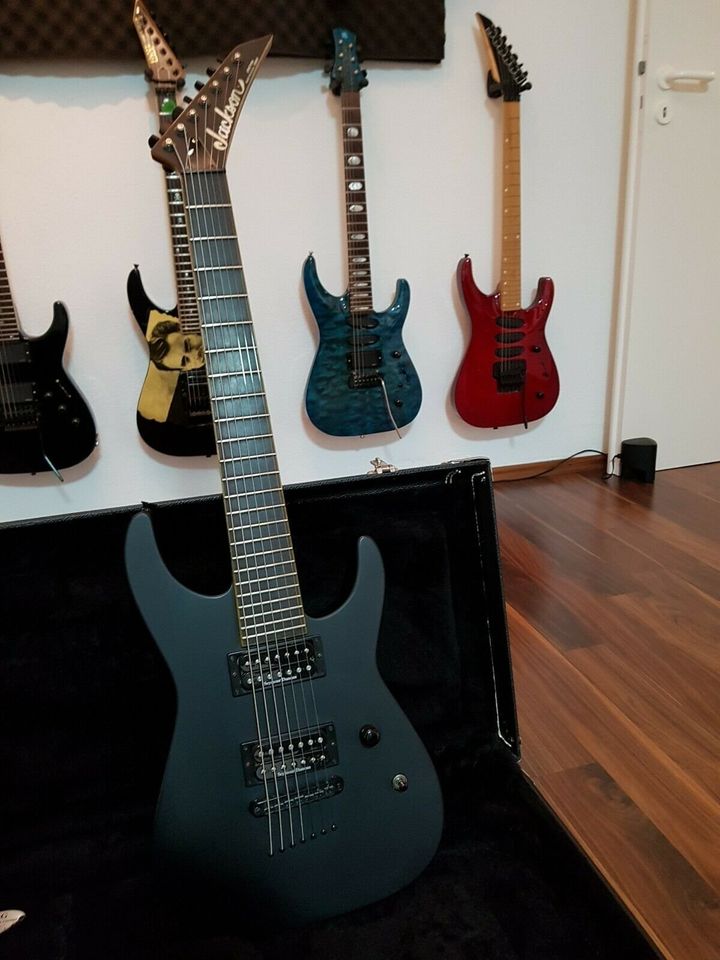 Jackson USA Custom Shop Soloist 7 String Matte Black in München