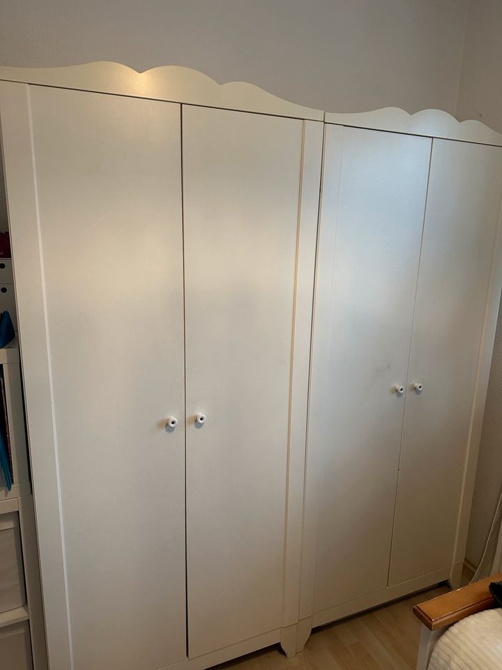 Ikea Kinderkleiderschrank in Detmold