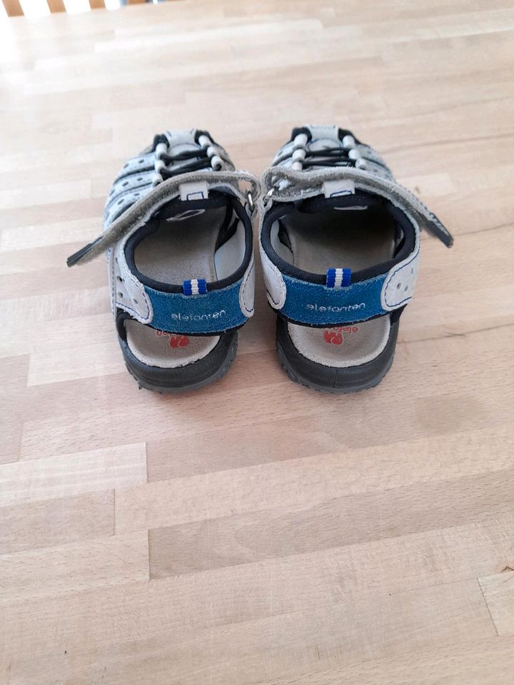 Elefanten Sandalen Flexible Sohle Größe 30 in Drolshagen