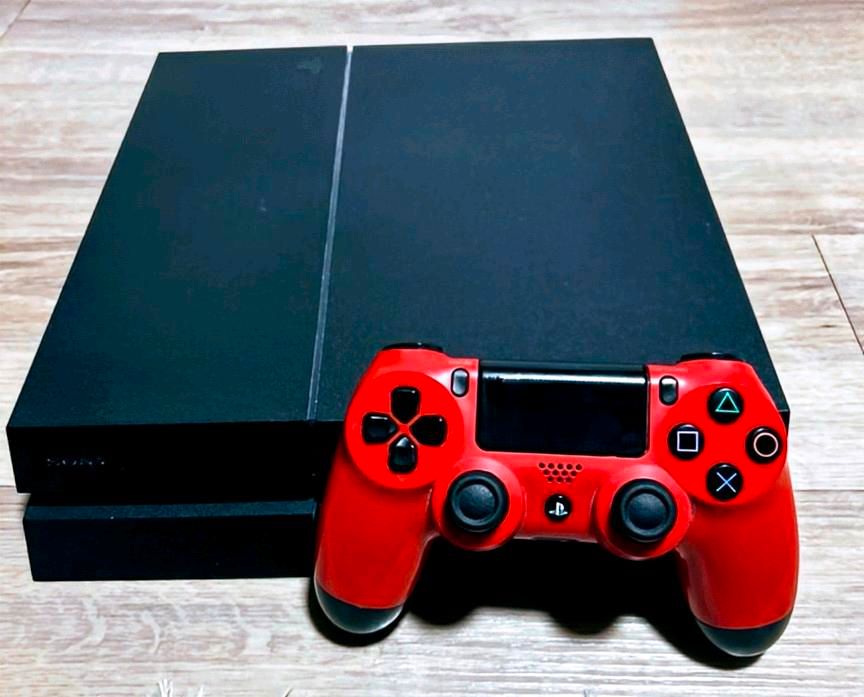 Ps4 500GB + roter Controller in Paderborn