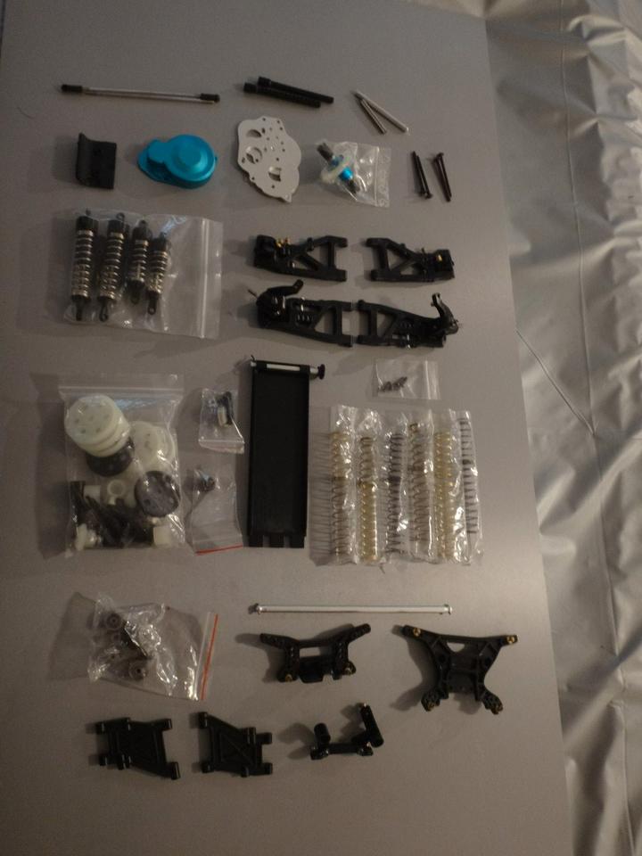 Tamiya DF-03 Ersatz- und Tuningteile, z.T. noch original verpackt in Ingolstadt