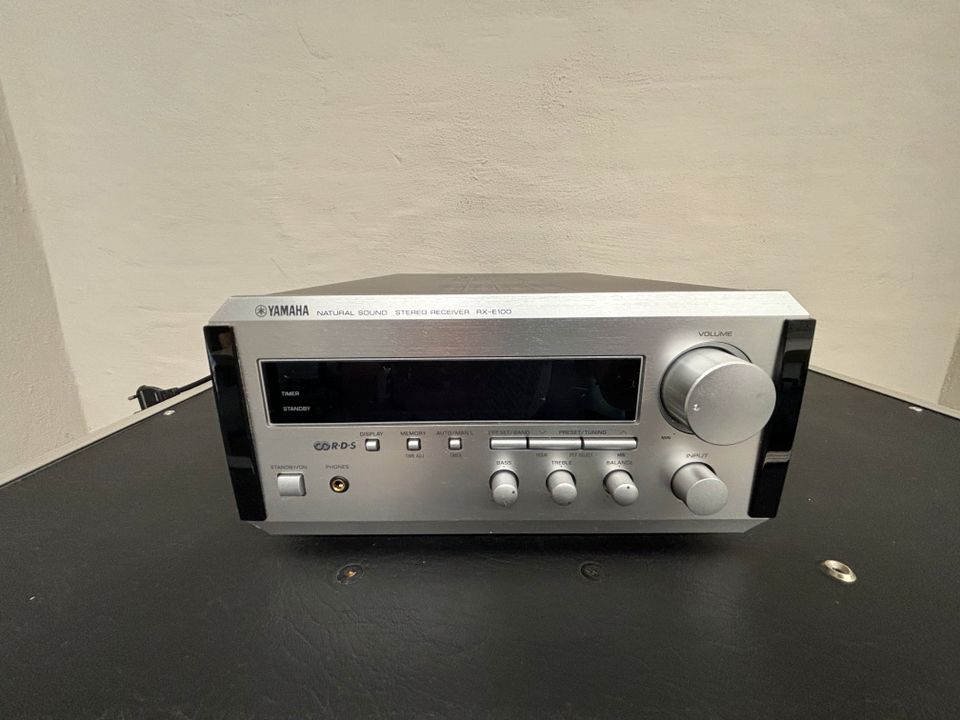 YAMAHA  Stereo Receiver RX-E100 in Leipzig