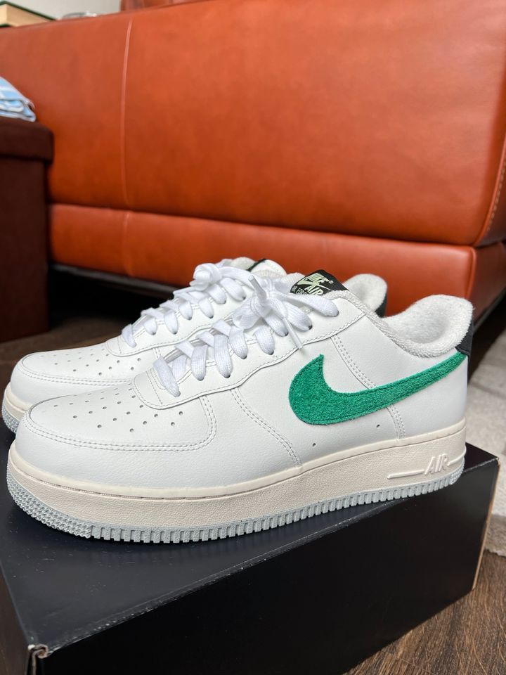 Nike Air Force 1 ‚07 LV8 (Neu) in München