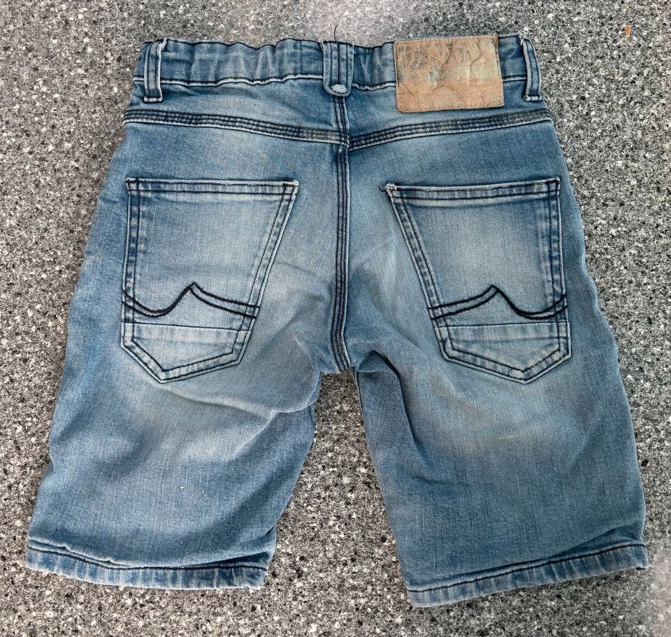 Coole Jeans Shorts in Neufahrn
