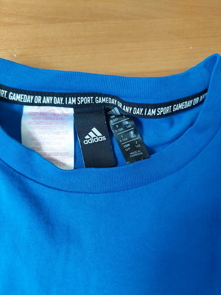 Addidas Sportshirt in Dresden