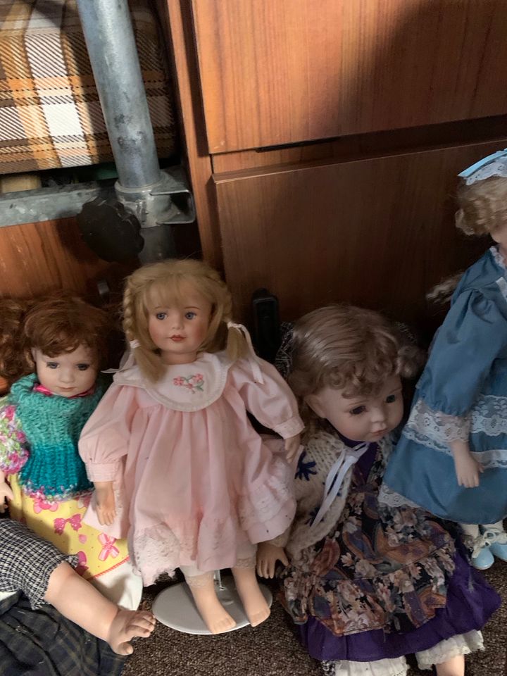 Sammlung Puppen mit Porzellan und Bären mit Kinderwagen ca 40 Stü in Königswinter