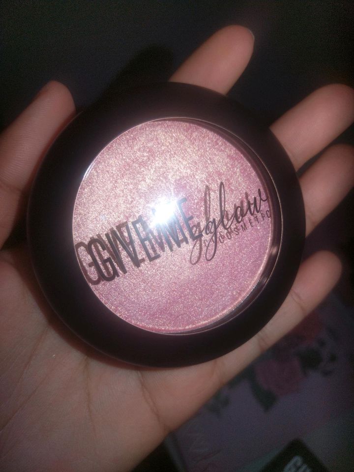 Givemeglowcosmetic Highlighter in Hamburg