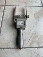 altes Messgerät Voltmeter Batterieprüfer Oldtimer Batterie Spannu Sachsen - Oschatz Vorschau