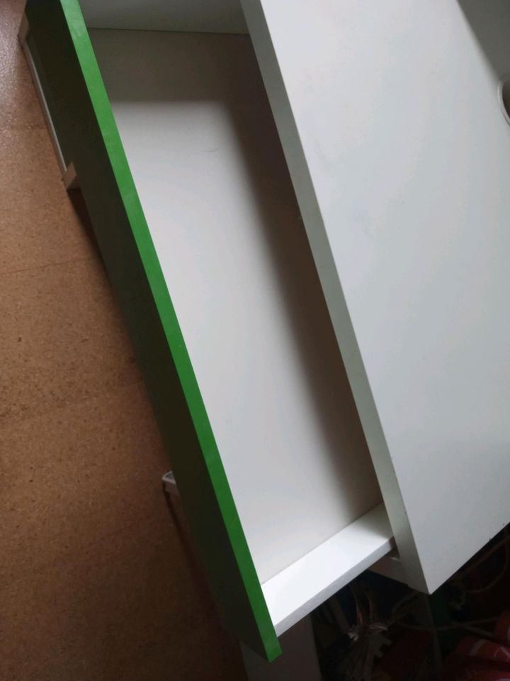 Ikea Mike Schreibtisch mit Aufsatz weiß mit grün in Köln