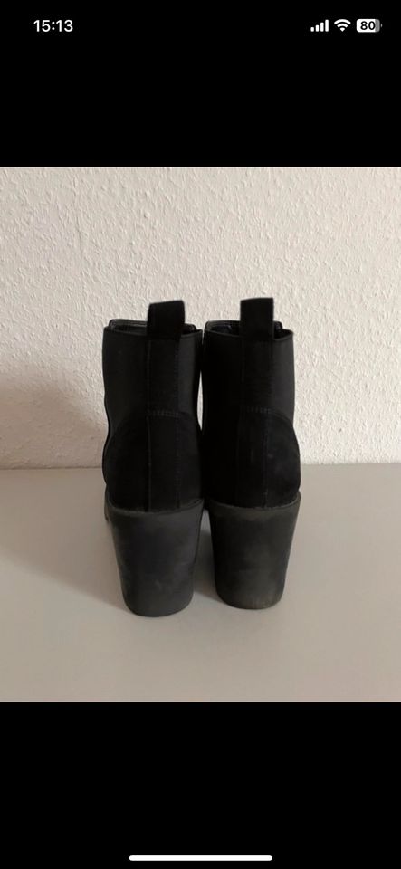 Stiefel von H&m in Größe 40 mit 8cm Absatz in Schlüchtern