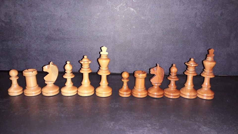 Schachfiguren aus Holz in Hannover