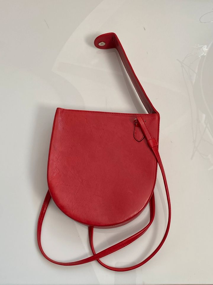 Handtasche Tasche Leder, besondere Form, extravagant, rot in Duisburg