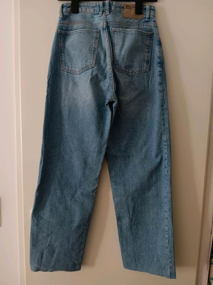 Bershka Jeans 32 in Düren