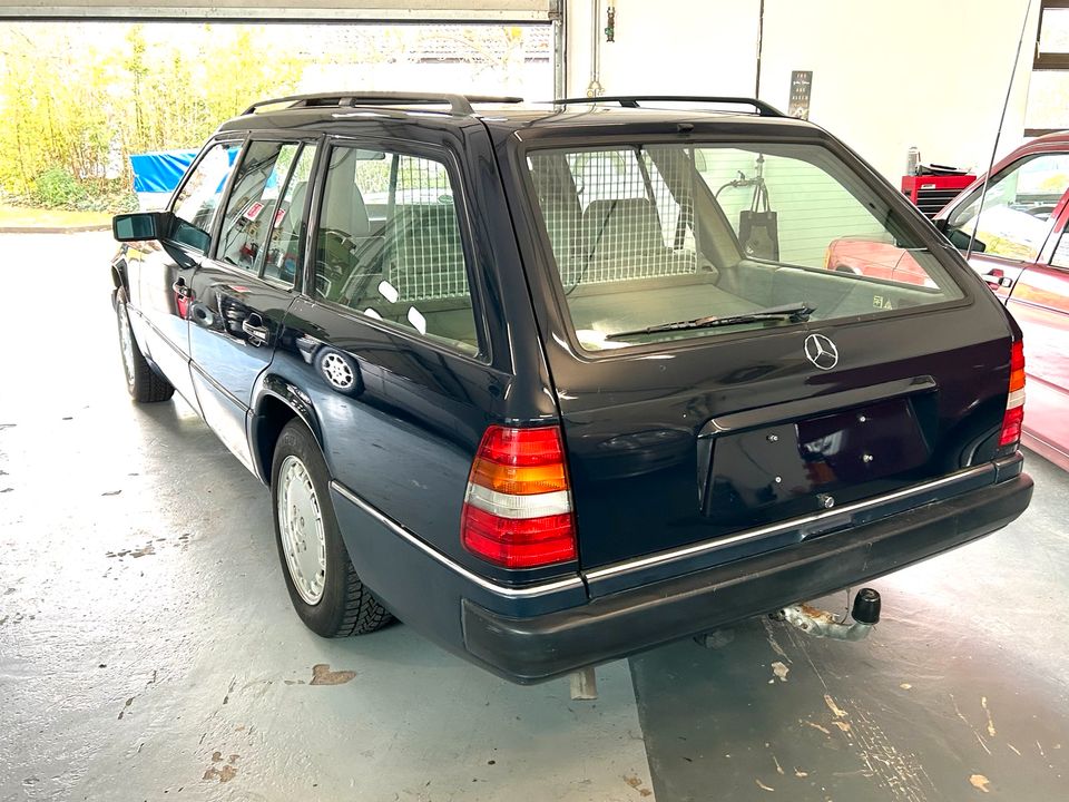 Mercedes-Benz 300TE Automatik S124 Mopf1 H-ZL Velours Airbags in Weisenheim am Sand