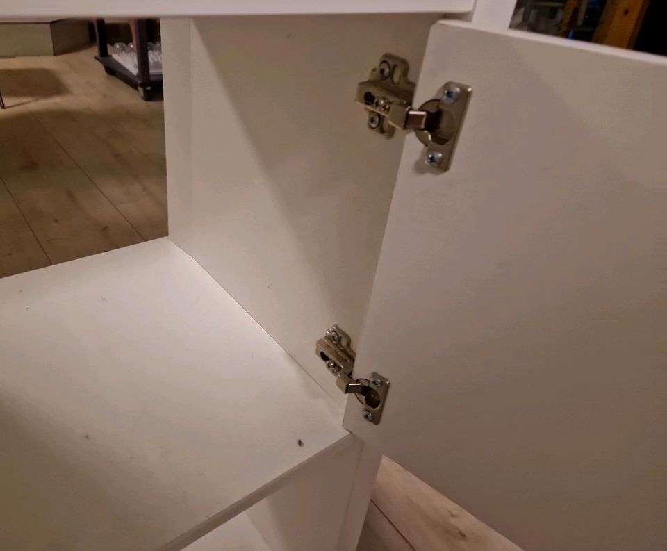 IKEA Kallax 4x4 mit Einsätzen Türen Lekman Kisten Glaseinsätze in Edemissen