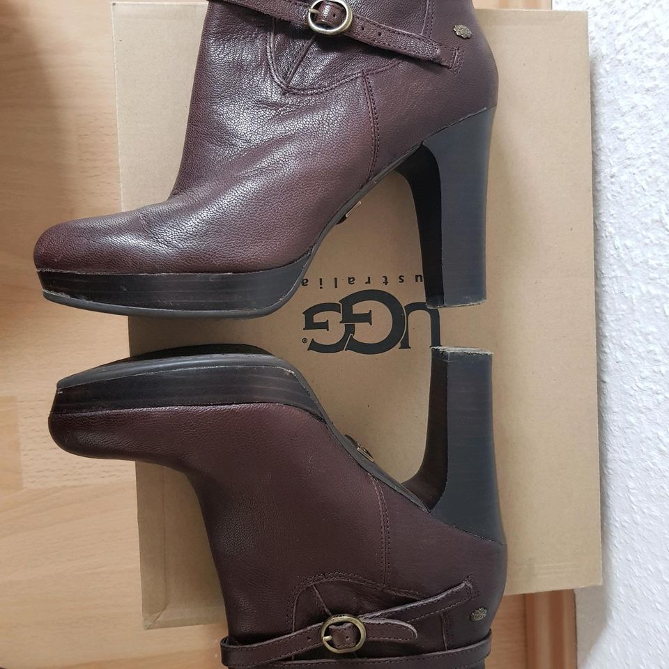 UGG Stiefel Größe 38 Modell Olivia braun in Peine