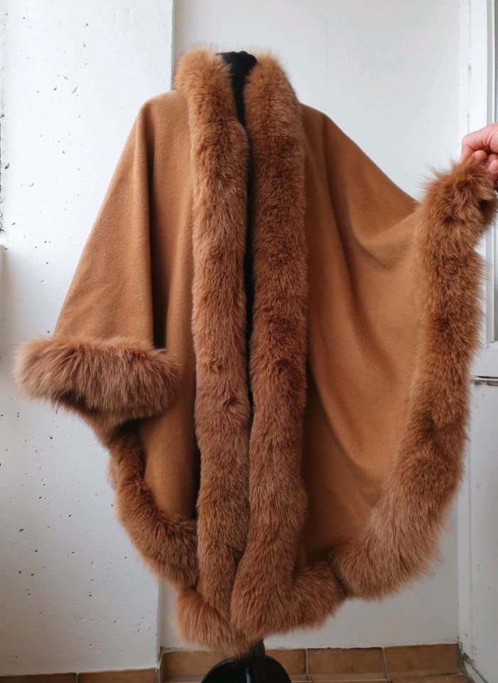 Kaschmir Woll Poncho braun Echtfell Pelz Fuchs Cape Mantel Jacke in Hof (Saale)