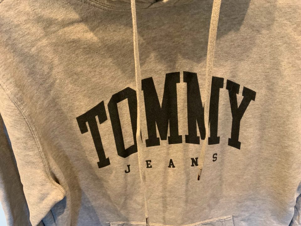 Kapuzenpulli der Fa. Tommy Hilfiger Gr. M in Ehringshausen