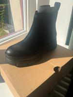 UGG STIEFELETTEN, GANZ NEU, GR. 36, Wasserdicht, Chelsea Stiefel Friedrichshain-Kreuzberg - Kreuzberg Vorschau