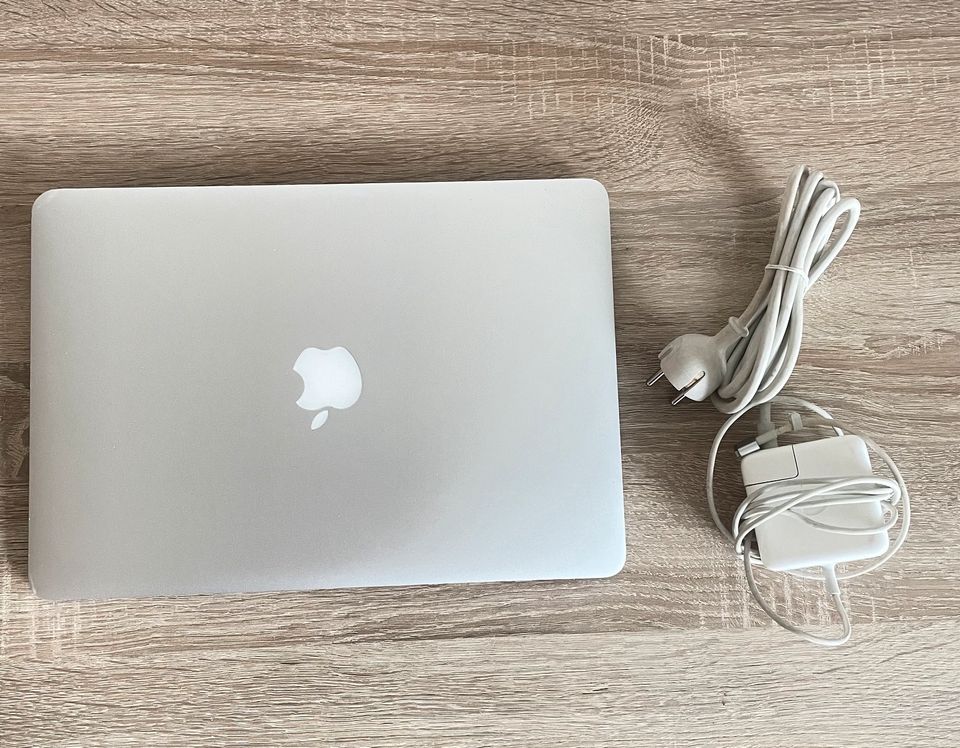 Apple MacBook Air 13,3“ 2015 Top-Zustand Mit Ladekabel 128GB in Tuttlingen