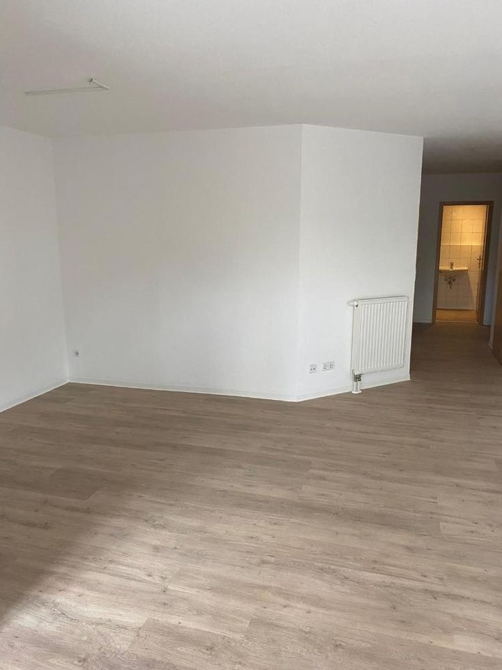 *BIRI* - 3-Raum-Wohnung in Neundorf in Neundorf 