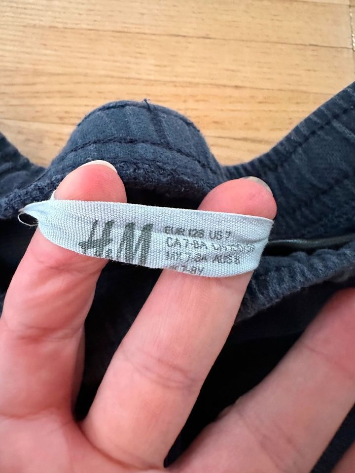 H&M Hose Gr. 128 in Claußnitz