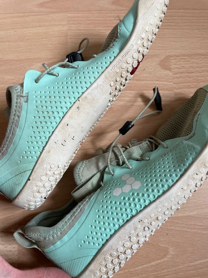 Vivobarefoot Gr. 35 Barfußschuhe mint in Lübeck